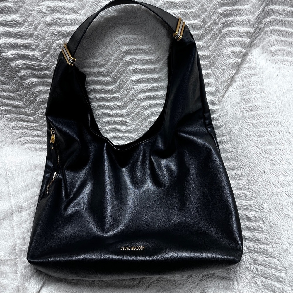 Steve Madden Black Vegan Hobo Purse, Excellent condition, Gold & Silver Hardware
